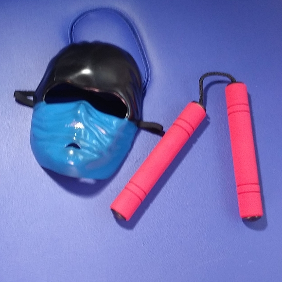 Ninja costume with mask and foam num chucks sz. Lg - Picture 13 of 16